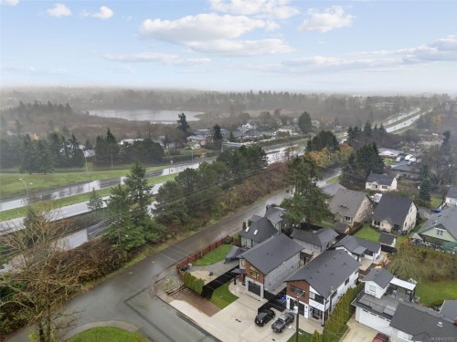 669 Canterbury Rd, Saanich, BC 