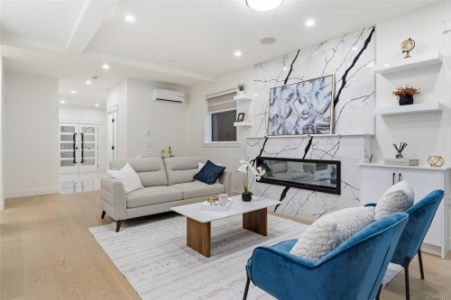 669 Canterbury Rd, Saanich, BC 