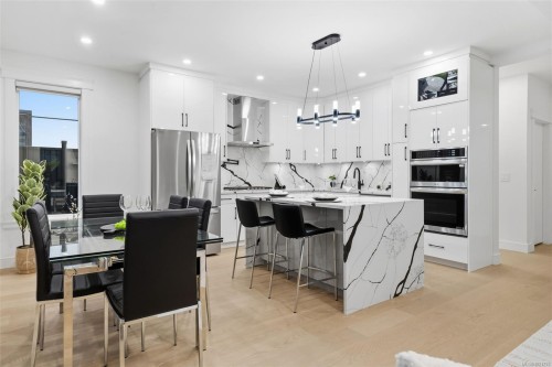 669 Canterbury Rd, Saanich, BC 