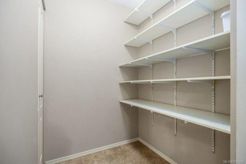 211-130 Back Rd, Courtenay, BC - Indoor With Storage