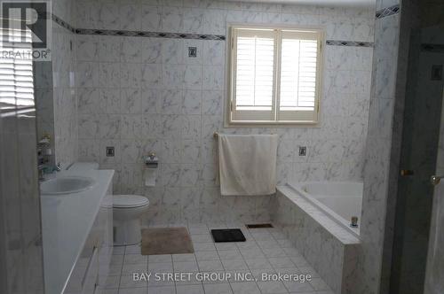 33 Winborne Road, Vaughan, ON - Indoor Photo Showing Bathroom