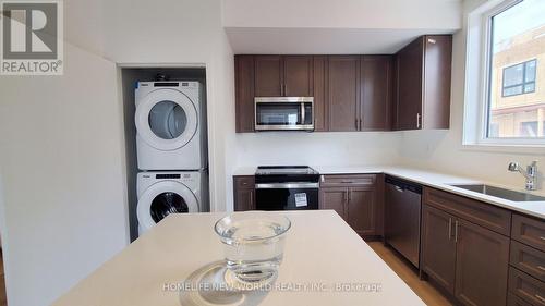 3 - 15 Lytham Green Circle, Newmarket, ON - Indoor