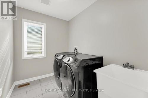 75 Compass Trail, Cambridge, ON - Indoor Photo Showing Laundry Room