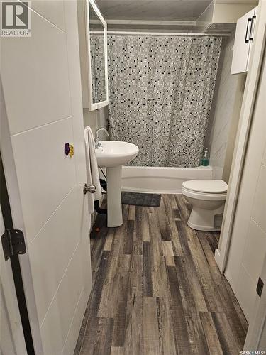 210 Western Crescent, Saskatoon, SK - Indoor Photo Showing Bathroom