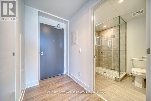 3002 - 8 Cumberland Street, Toronto, ON - Indoor Photo Showing Bathroom