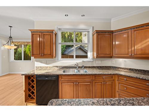 21061 44A Avenue, Langley, BC - Indoor Photo Showing Kitchen With Double Sink