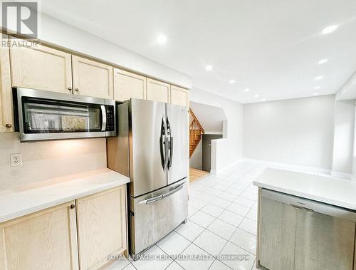 30 Lucerne Drive, Vaughan, ON - Indoor Photo Showing Kitchen