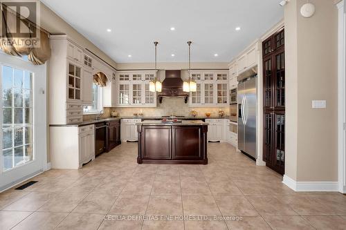 11 Beauvista Court, Vaughan, ON - Indoor Photo Showing Kitchen With Upgraded Kitchen