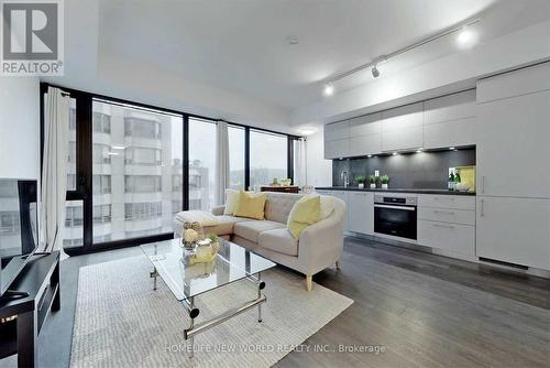 2108 - 188 Cumberland Street, Toronto, ON - Indoor Photo Showing Living Room