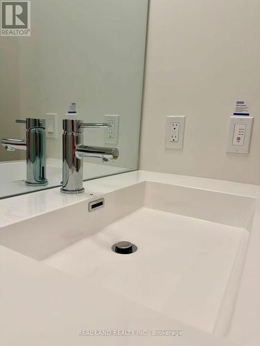 4615 - 8 Interchange Way, Vaughan, ON - 