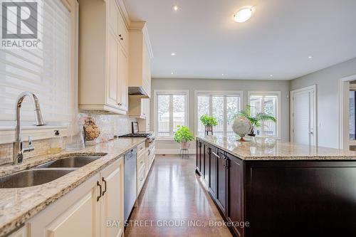 75 Douglas Road, Richmond Hill, ON - Indoor Photo Showing Kitchen With Double Sink With Upgraded Kitchen