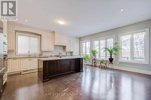 75 Douglas Road, Richmond Hill, ON - Indoor Photo Showing Kitchen