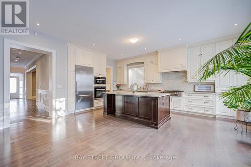 75 Douglas Road, Richmond Hill, ON - Indoor Photo Showing Kitchen With Upgraded Kitchen