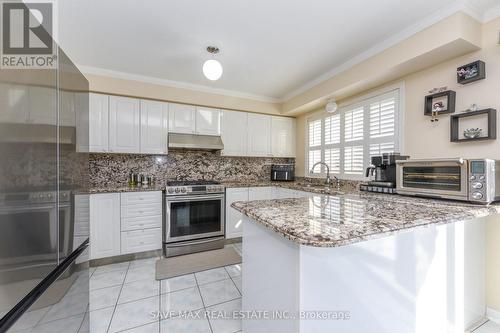 186 Mountainberry Road, Brampton, ON - Indoor Photo Showing Kitchen With Upgraded Kitchen