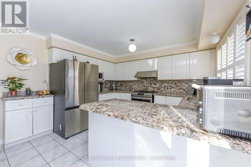 186 Mountainberry Road, Brampton, ON - Indoor Photo Showing Kitchen With Upgraded Kitchen