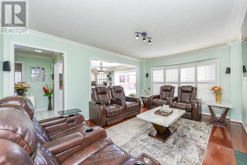 186 Mountainberry Road, Brampton, ON - Indoor Photo Showing Living Room