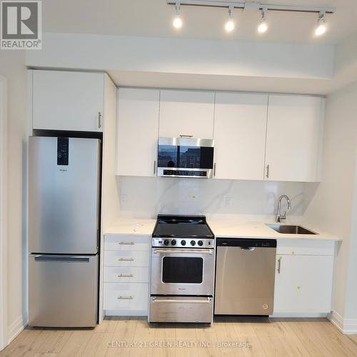 224 - 412 Silver Maple Road, Oakville, ON - Indoor Photo Showing Kitchen