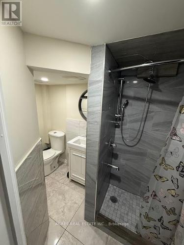 31 Sledman Street, Mississauga, ON - Indoor Photo Showing Bathroom