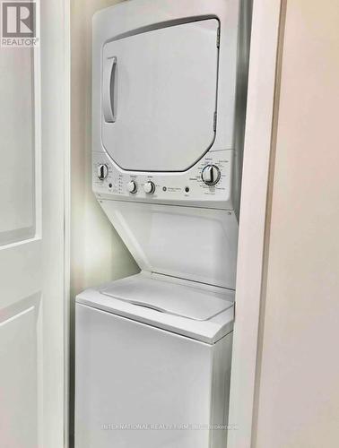 412 - 1630 Queen Street E, Toronto, ON - Indoor Photo Showing Laundry Room