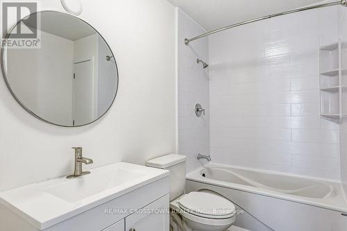 436 Dixon Boulevard, Newmarket, ON - Indoor Photo Showing Bathroom