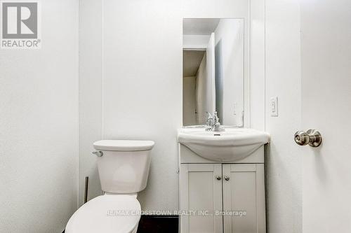 436 Dixon Boulevard, Newmarket, ON - Indoor Photo Showing Bathroom