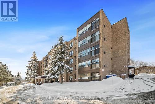 204 - 54 Fittons Road W, Orillia, ON - Outdoor