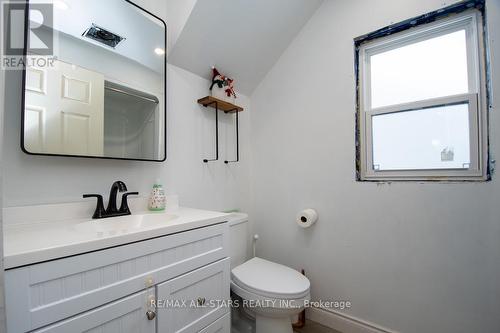 990 Eldon Road, Kawartha Lakes (Oakwood), ON - Indoor Photo Showing Bathroom