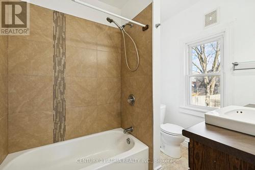 106 Burgar Street, Welland, ON - Indoor Photo Showing Bathroom