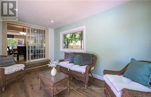 Upper - 6 Kirkton Court, London North (North H), ON - Indoor Photo Showing Living Room