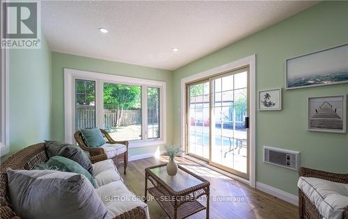 Upper - 6 Kirkton Court, London North (North H), ON - Indoor Photo Showing Living Room