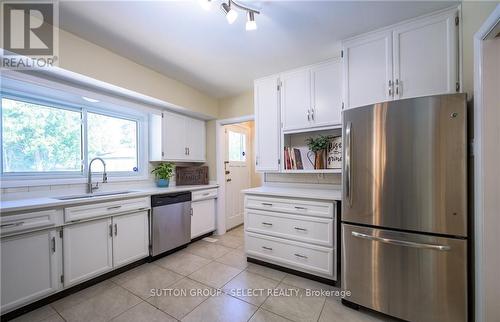 Upper - 6 Kirkton Court, London North (North H), ON - Indoor Photo Showing Kitchen