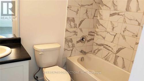 4 Piece Bathroom - 225 - 101 Shoreview Place, Hamilton, ON - Indoor Photo Showing Bathroom