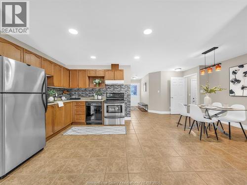 1875 Chateau, Windsor, ON - Indoor Photo Showing Kitchen