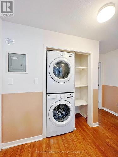 2 - 1339 Pinegrove Road, Oakville, ON - Indoor Photo Showing Laundry Room