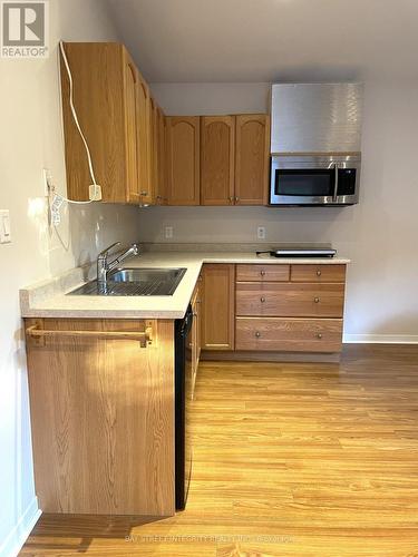 2 - 1339 Pinegrove Road, Oakville, ON - Indoor Photo Showing Kitchen