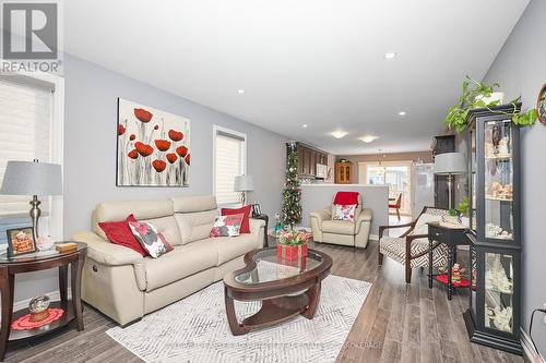 91 Scholfield Avenue S, Welland (Lincoln/Crowland), ON - Indoor Photo Showing Living Room