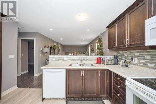 91 Scholfield Avenue S, Welland (Lincoln/Crowland), ON - Indoor Photo Showing Kitchen With Double Sink