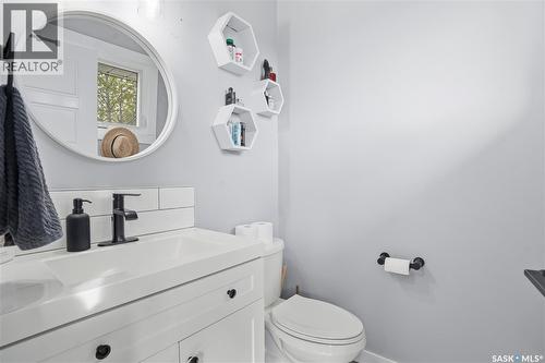 86 Mackenzie Crescent, Regina, SK - Indoor Photo Showing Bathroom