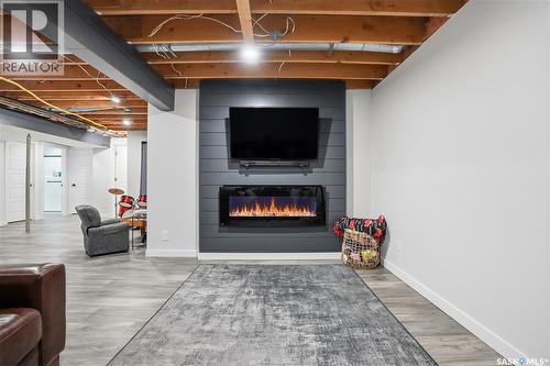 86 Mackenzie Crescent, Regina, SK - Indoor With Fireplace
