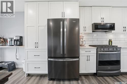 86 Mackenzie Crescent, Regina, SK - Indoor Photo Showing Kitchen With Stainless Steel Kitchen With Upgraded Kitchen