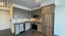 2506 - 105 ONEIDA CRESCENT  Richmond Hill, ON L4B 0H6