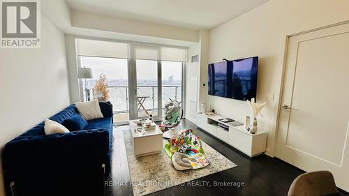 2506 - 105 Oneida Crescent, Richmond Hill, ON - Indoor Photo Showing Living Room