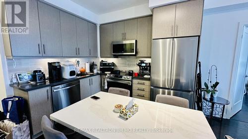2506 - 105 Oneida Crescent, Richmond Hill, ON - Indoor Photo Showing Kitchen