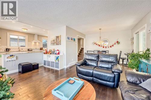 671 Orchard Avenue, Sarnia, ON - Indoor Photo Showing Living Room