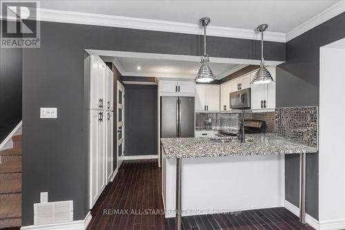 47 - 115 Main Street S, Newmarket, ON - Indoor Photo Showing Kitchen With Upgraded Kitchen