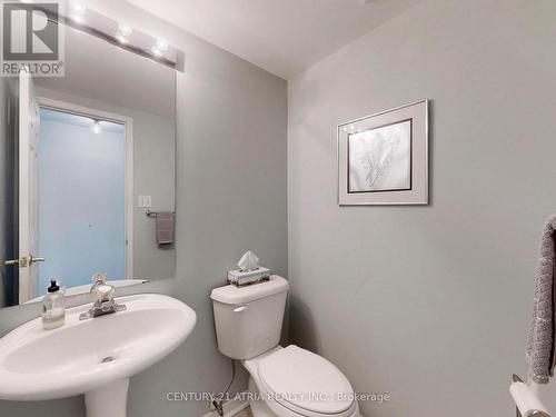 16 Stiles Avenue, Aurora, ON - Indoor Photo Showing Bathroom