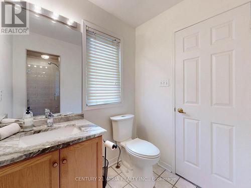 16 Stiles Avenue, Aurora, ON - Indoor Photo Showing Bathroom
