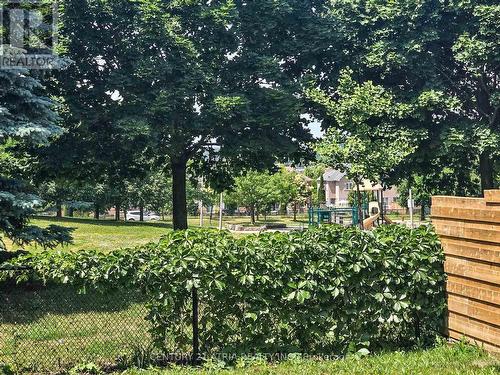 16 Stiles Avenue, Aurora, ON - Outdoor