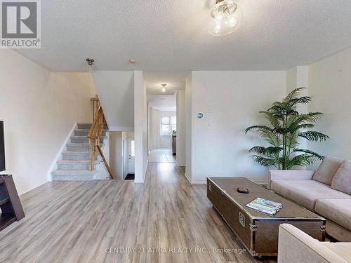16 Stiles Avenue, Aurora, ON - Indoor Photo Showing Living Room