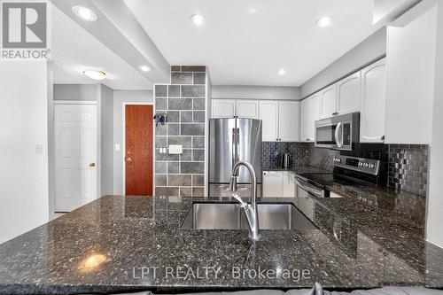 Ph06 - 51 Baffin Court, Richmond Hill, ON - Indoor Photo Showing Kitchen With Upgraded Kitchen
